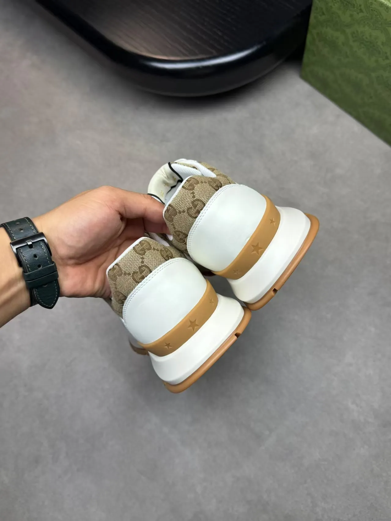 P460 new men's shoes GUCCI [Lightning] latest shoes are shipped. Original quality, fashionable, special materials, sheepskin lining, new packaging. The foot feels super comfortable and the workmanship is impeccable. Size: 38-45